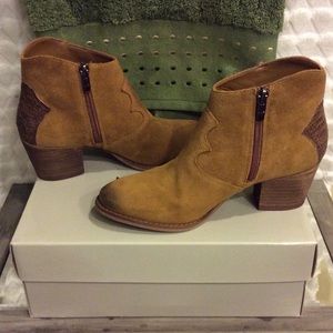 🚫SOLD🚫Marc Fisher Suede Ankle Boots
