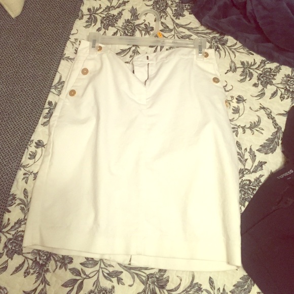 White Pencil skirt perfect for spring! - Picture 1 of 4