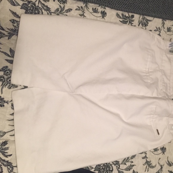 White Pencil skirt perfect for spring! - Picture 4 of 4