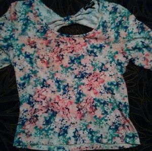 Short sleeve with opened back