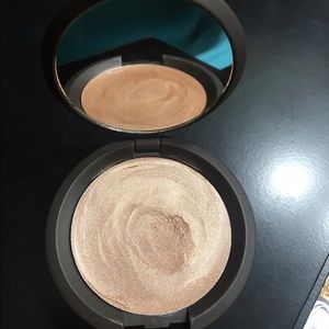 Becca Shimmering Skin Perfector Poured-Opal