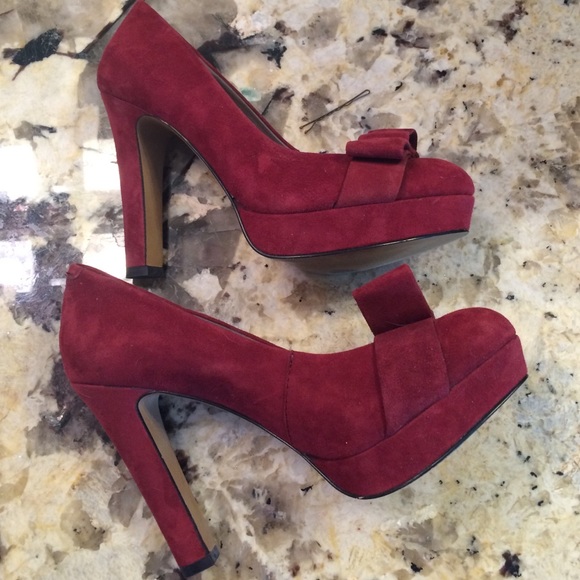 Shoes - Picture 3 of 4