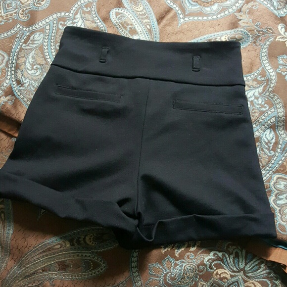 Shorts - Picture 2 of 4