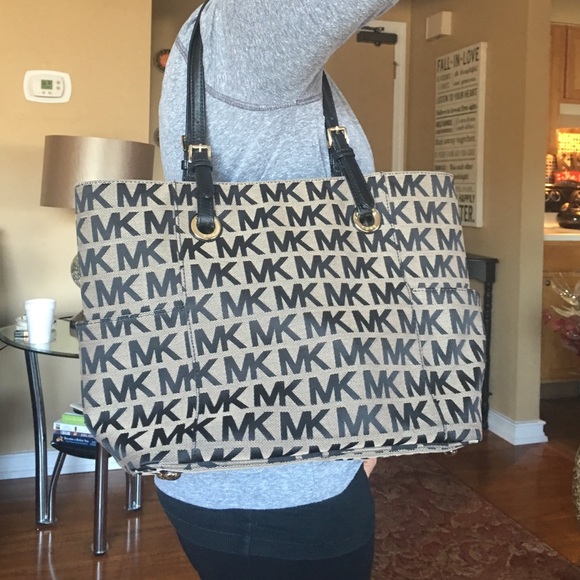 ❌❌SOLD💯authentic MK purse!