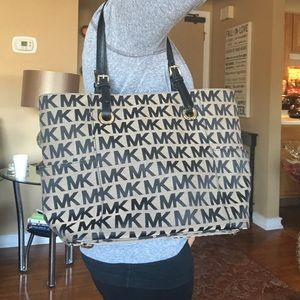 ❌❌SOLD💯authentic MK purse!