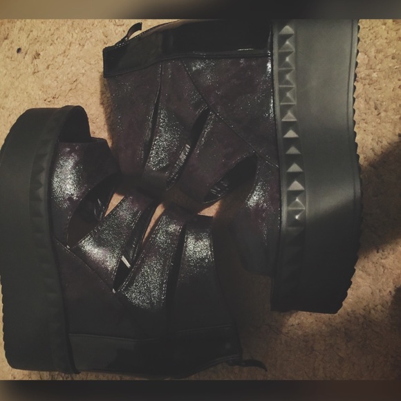 Cute Black And Stacked Wage, platforms - Picture 1 of 3