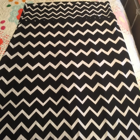 Cute maxi skirt fades to a lighter color at bottom