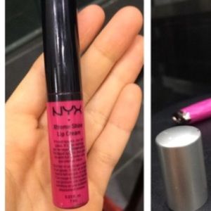 F R E EvNYX lipgloss!