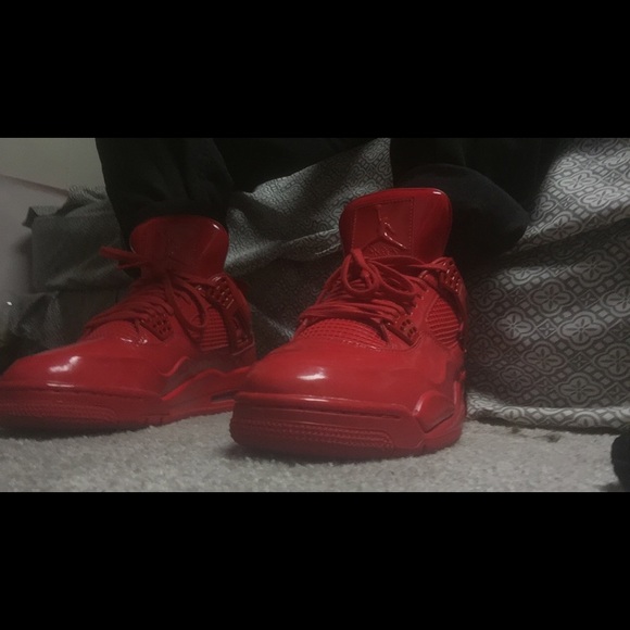 Retro 4s - Picture 1 of 4
