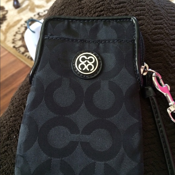 Cell phone case and wristlet - Picture 4 of 4