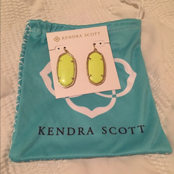 Kendra Scott Elle earrings
