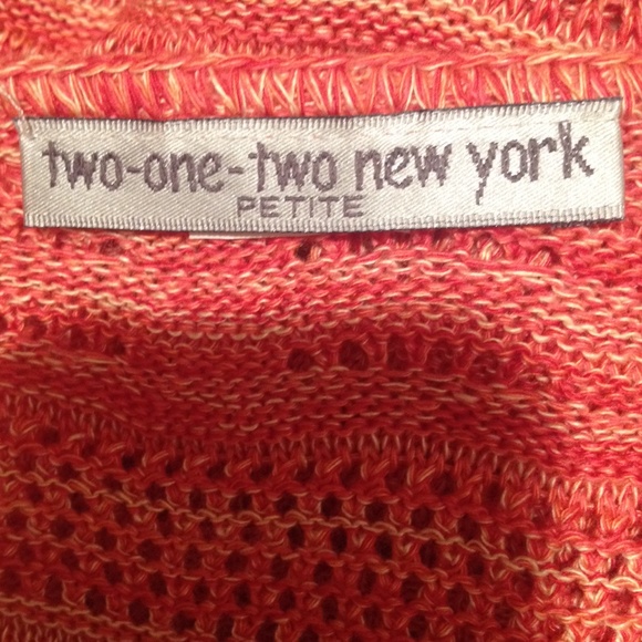 EUC Two-One-Two New York Crochet Style Top - Picture 4 of 4