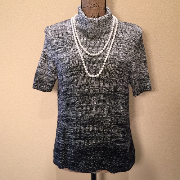 Turtle Neck Short Sleeve Knitted Blouse