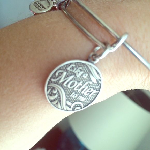 Alex And Ani Expandable Wire Bangle