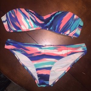 Colorful bikini set!