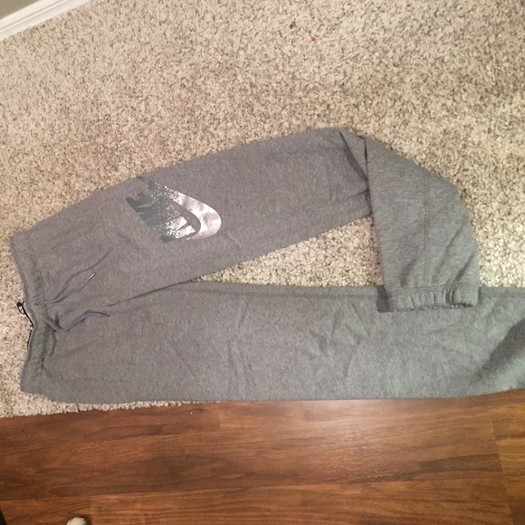 💜Nike Metallic Loose Fit Sweats💜 - Picture 3 of 4