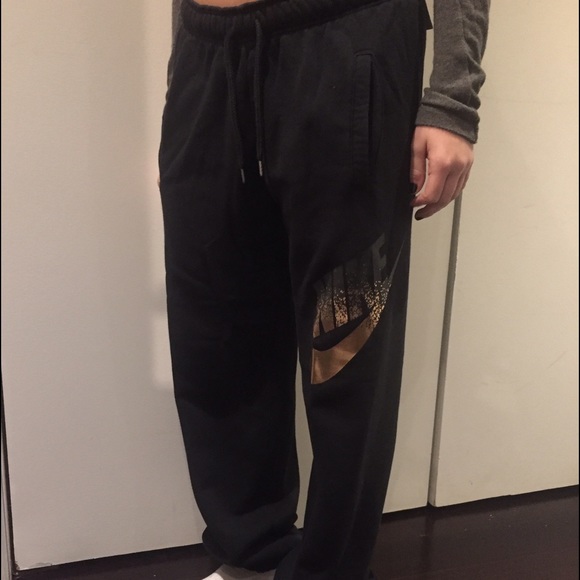 💜Nike Metallic Loose Fit Sweats💜 - Picture 3 of 4