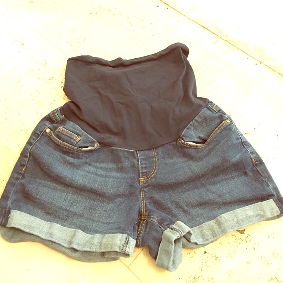 Pullover secret fit maternity shorts