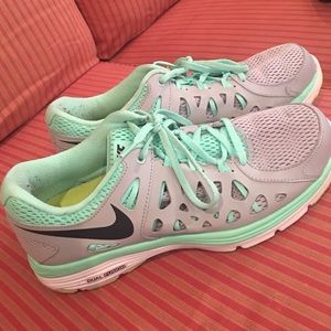 Nike dual fusion running shoes