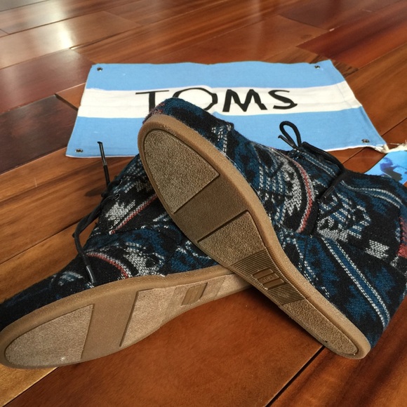 "SOLD" Toms Wedge Ankle Boot - Picture 3 of 4