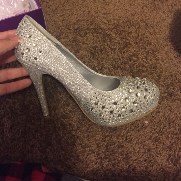 Silver rhinestone high heel shoes - Picture 2 of 3