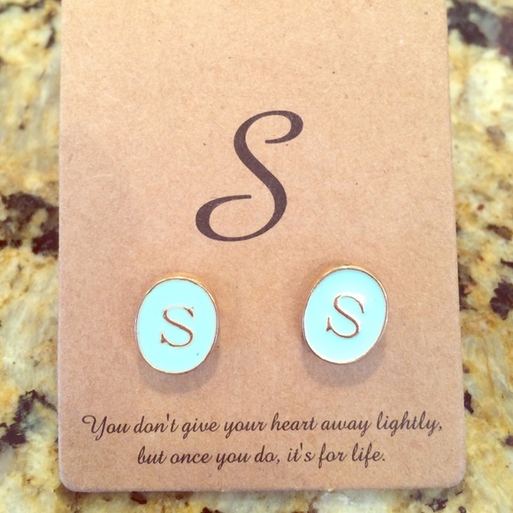 NWT Initial earrings 🌈