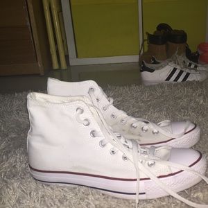 white converse Chuck Taylor's