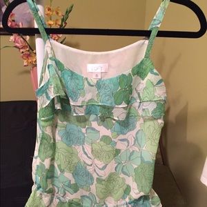 Sleeveless, flowy, floral hip hugging top!