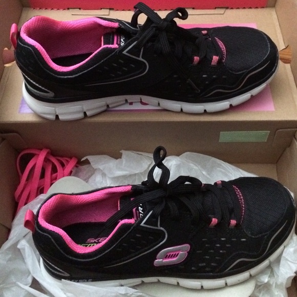 Skechers  US 7.5 memory foam