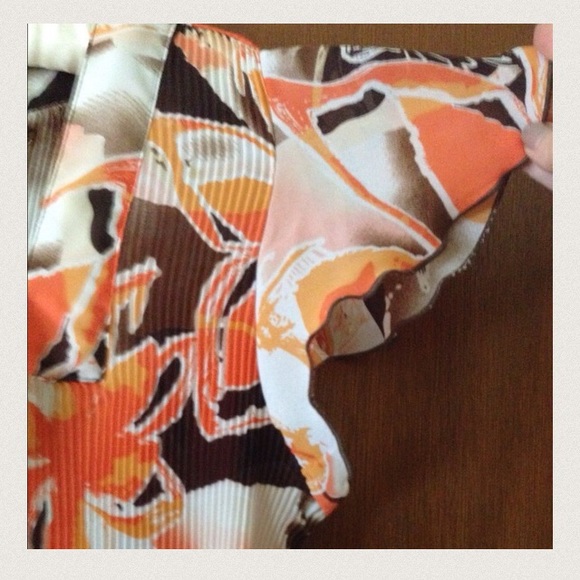 Flutter sleeves blouse - Picture 3 of 4