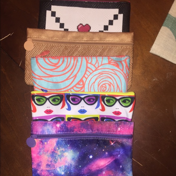 Bundle of makeup bags!