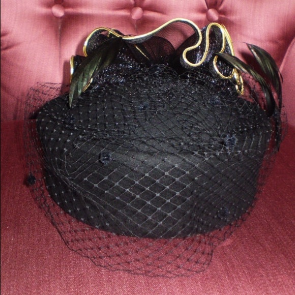 Vintage Black Pillbox Hat with veil 40-50s Wool