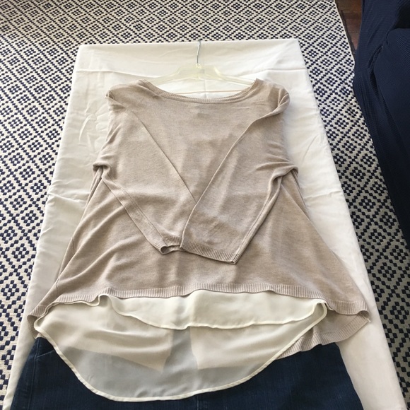 Light sweater with chiffon like fabric