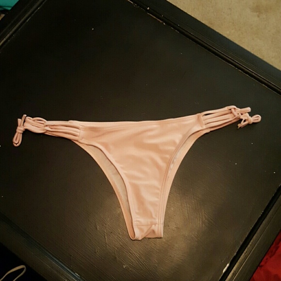 Brazilian swim bottoms never worn