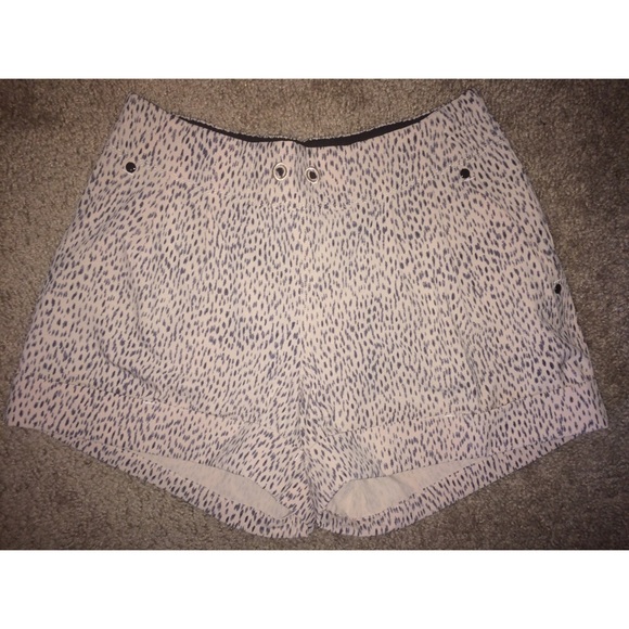 Lululemon Spring Breakaway shorts