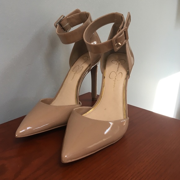Jessica Simpson nude pumps