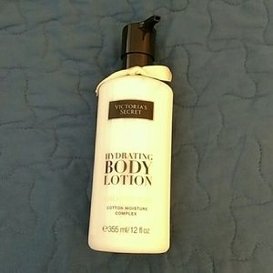 NWOT Victoria's Secret Hydrating Body Lotion