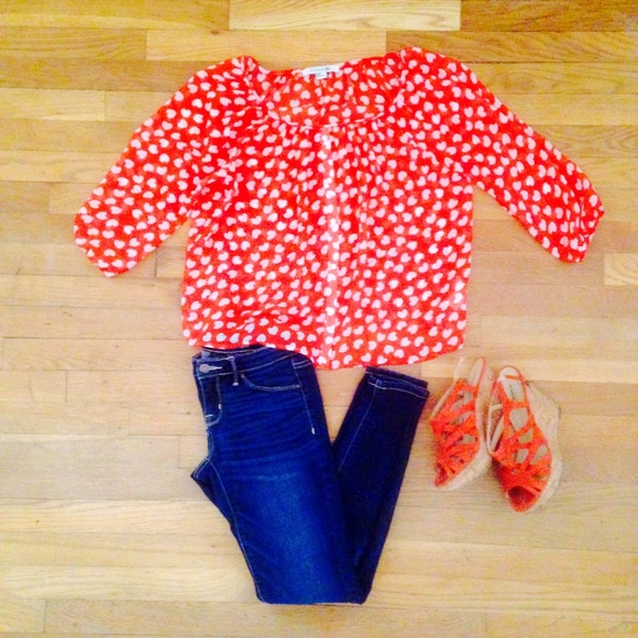 Cute sheer top!!