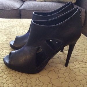 Brand new in box call it spring black pumps sz 8.5