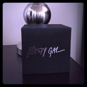 Small nasty gal box