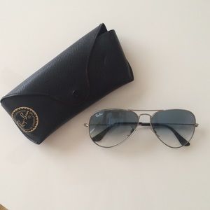 Ray-Ban Silver Aviator Sunglasses *authentic* Ray-Ban Silver Aviator Sunglasses *authentic*