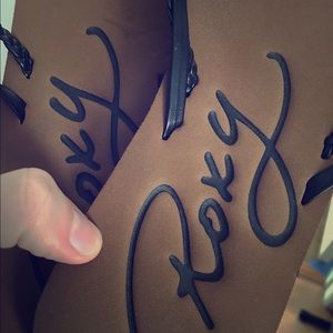 ROXY sleek braided flip flops