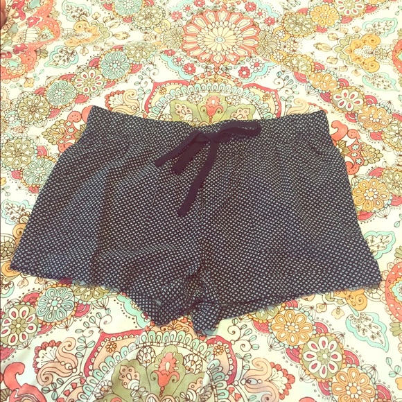 Gap cuffed navy print shorts (M)