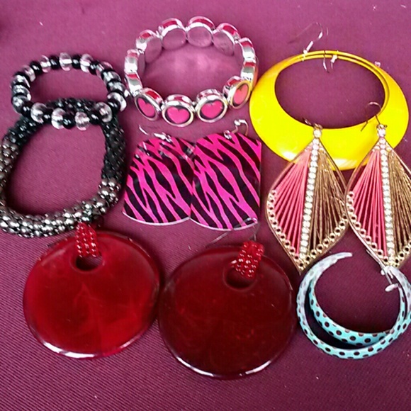 BUNDLE OF FASHION JEWELRY