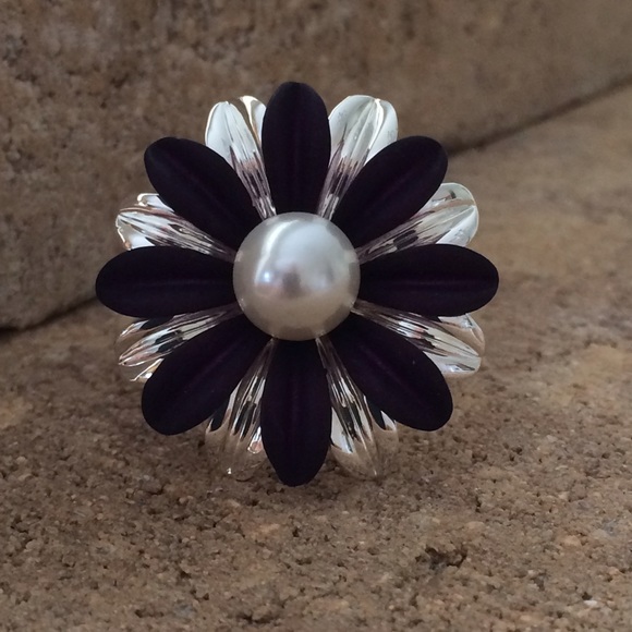 Flower Ring - Picture 2 of 6