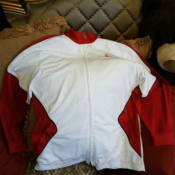 Jordan retro jacket size xl tag says large zip up