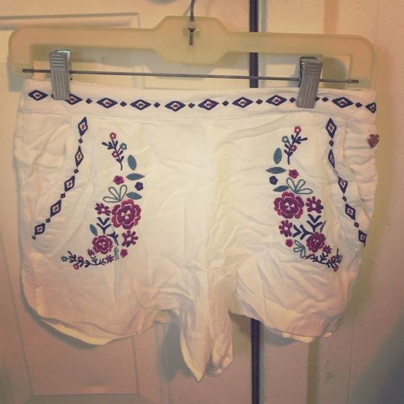 Super cute & comfy detailed Kendall&Kylie shorts