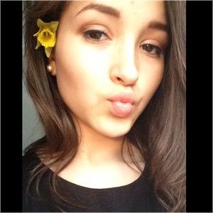 Meet your Posher, Olivia