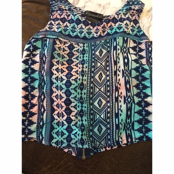 Zippered Cutout Crop Tank - Picture 6 of 6
