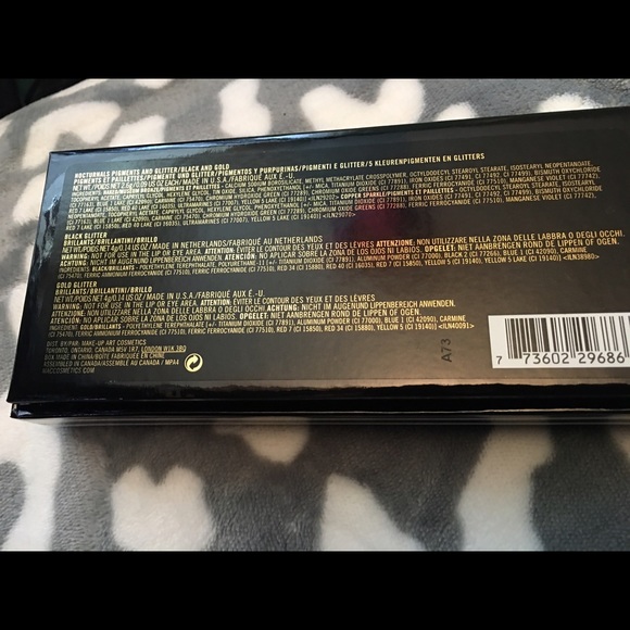 Mac Nocturnals Pigments and Glitter Black & Gold💕 - Picture 3 of 3